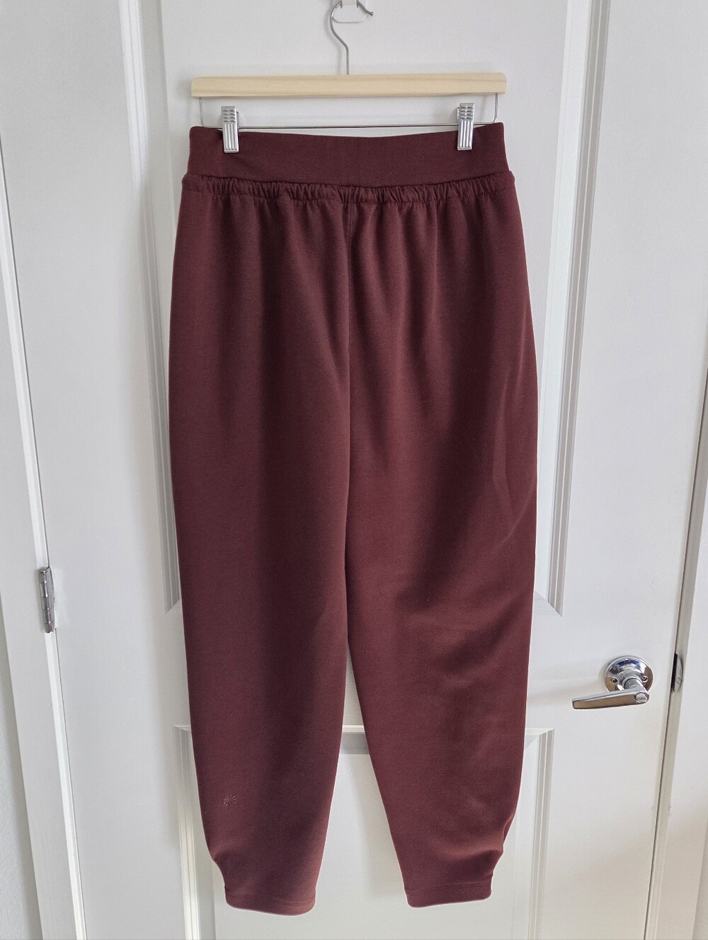 Athleta Allure High Rise Jogger In Redwood, Size Medium Tall - Picture 3 of 5